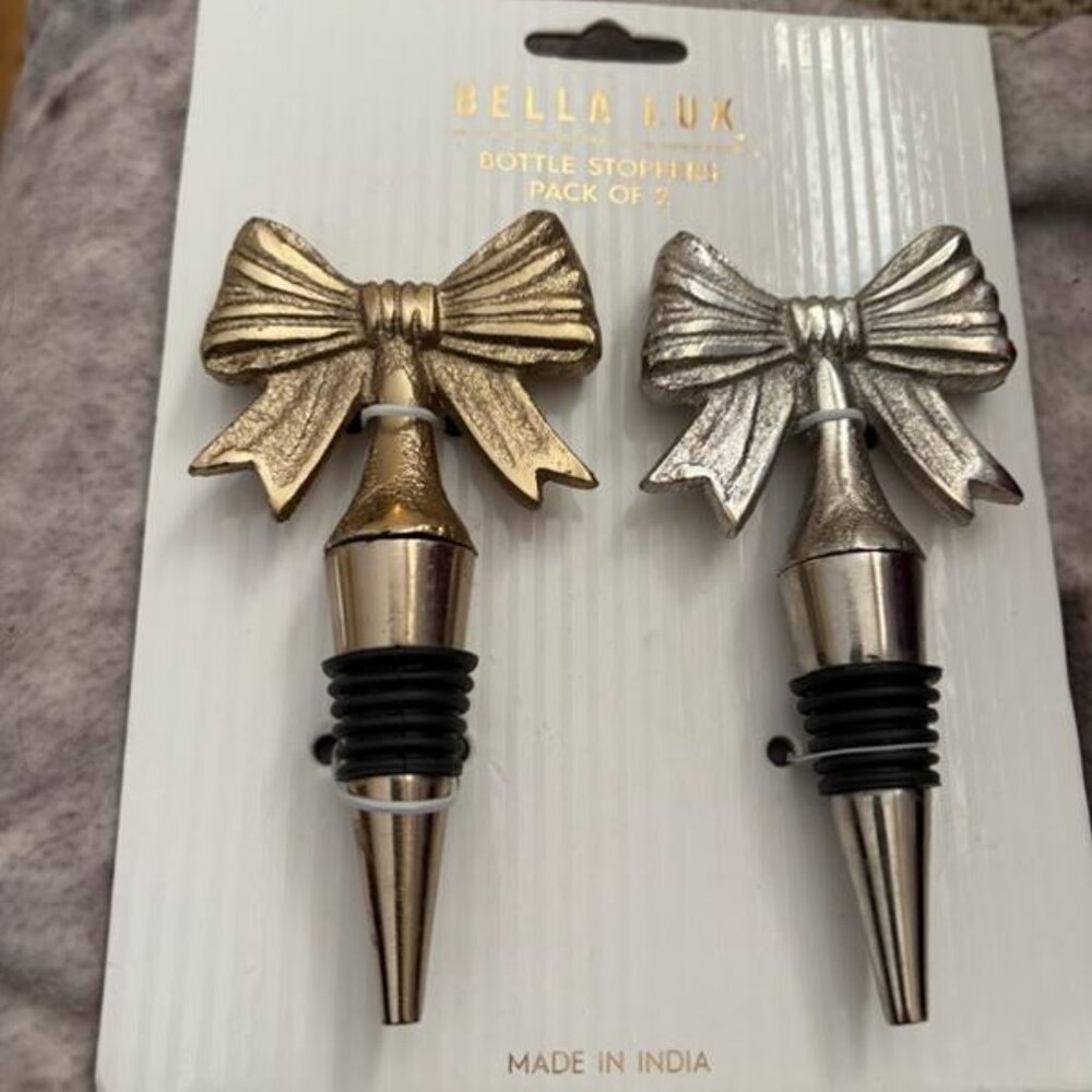Bella Lux bow bottle stoppers
